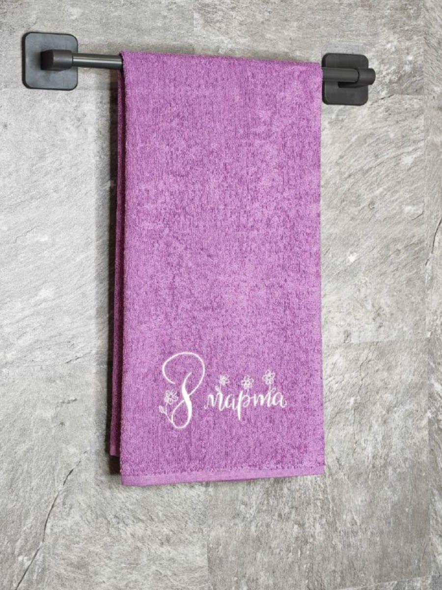 снимок Полотенце с вышивкой 50*90 "8 марта" сиреневый от магазина BIO-TEXTILES ОПТ