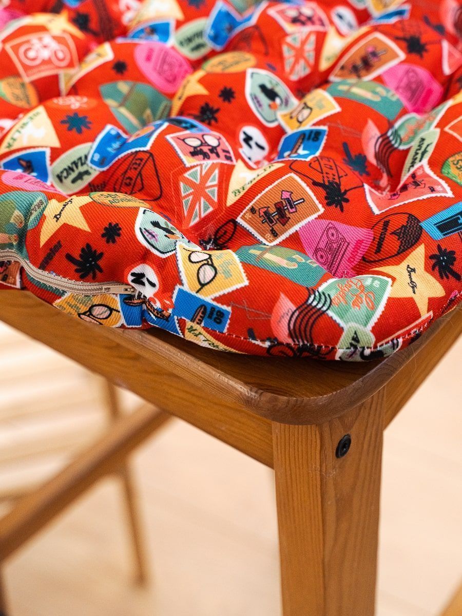 снимок Подушка на стул "Марки" с лузгой гречихи 40*40 от магазина BIO-TEXTILES ОПТ